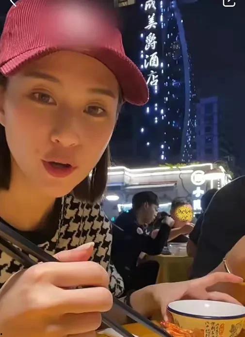 小糊卡吃瓜爆红无cp娱乐圈,揭秘无CP娱乐圈的爆红之路