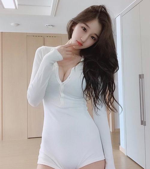 韩国女主播世雅图片,韩国女主播的时尚魅力与人气风采